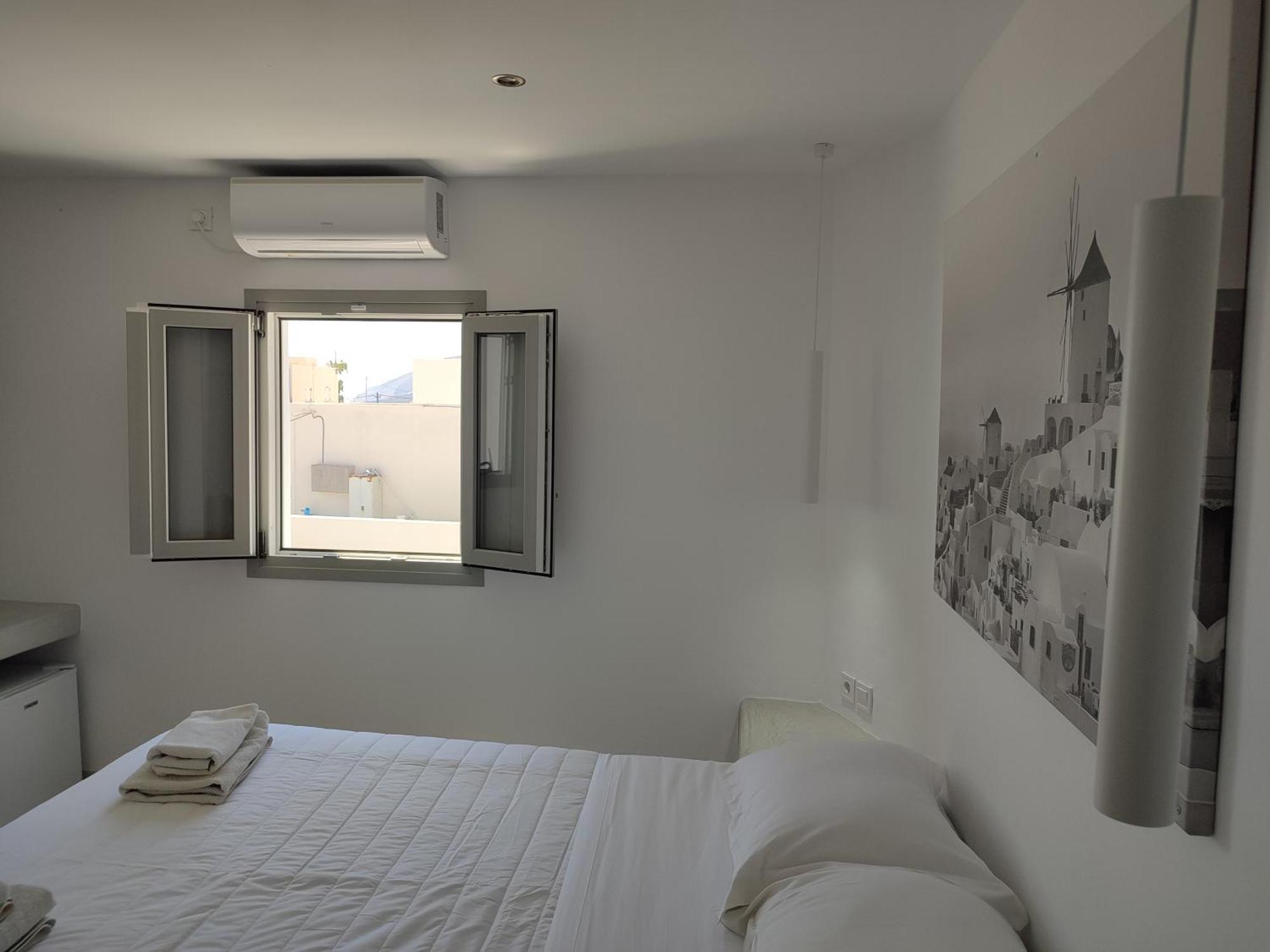 Central Santorini Serenity Rooms Fira  Eksteriør billede