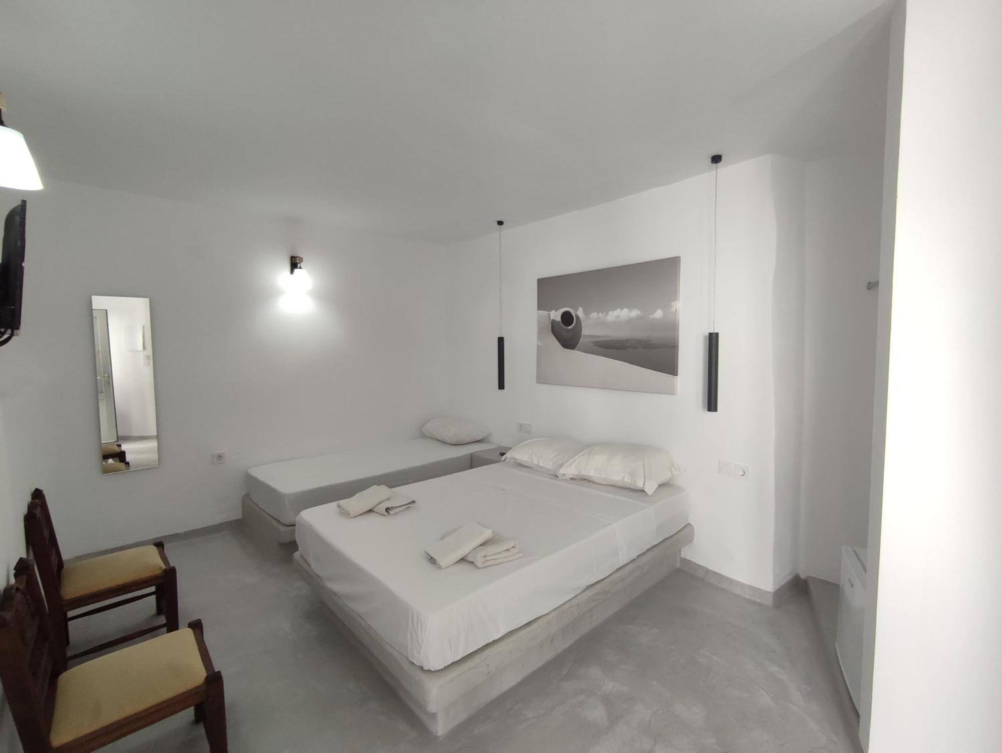 Central Santorini Serenity Rooms Fira  Eksteriør billede